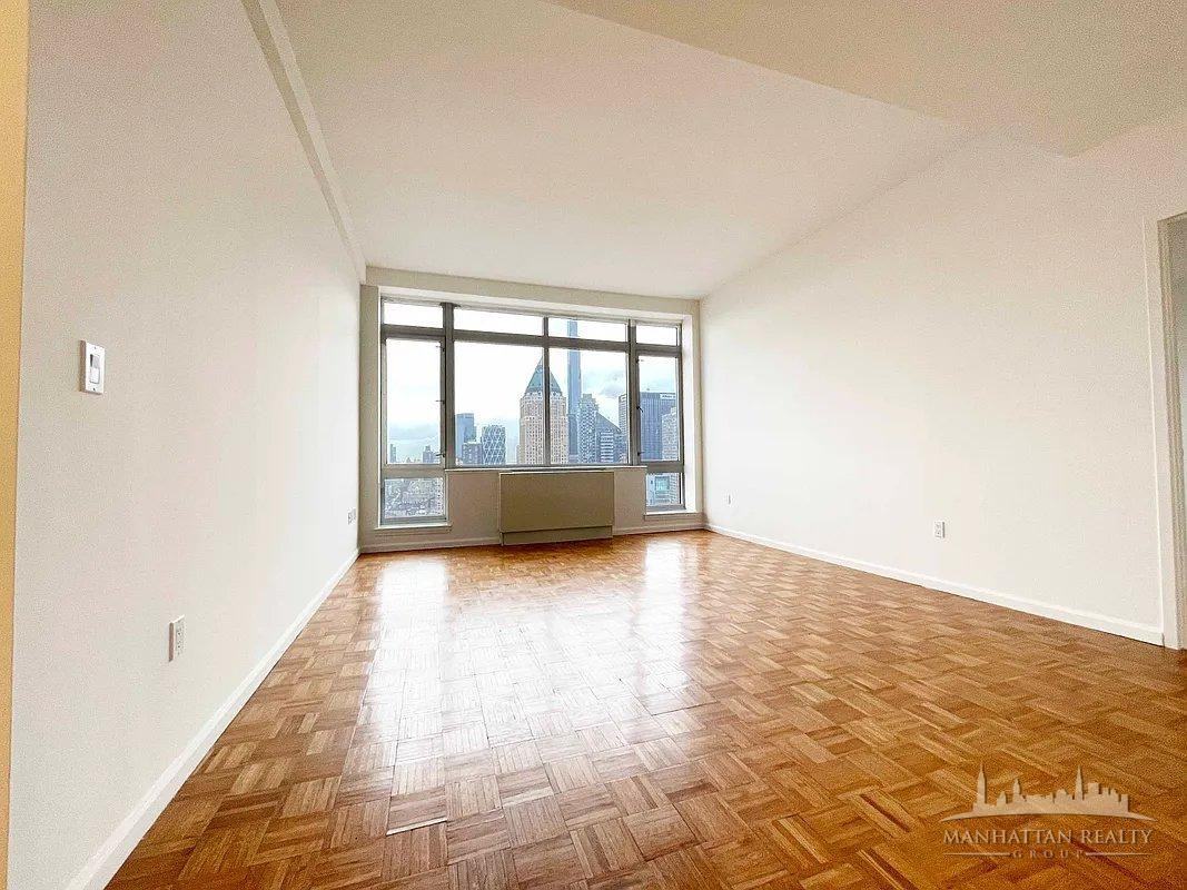 W 43rd St #10A - Photo 3 of 11