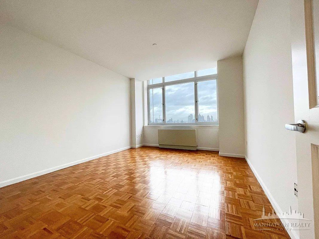 W 43rd St #17A - Photo 4 of 11