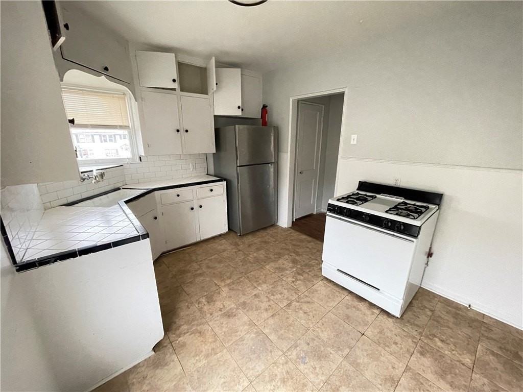 253 Oleander Ave Apt 4 #4 - Photo 7 of 10