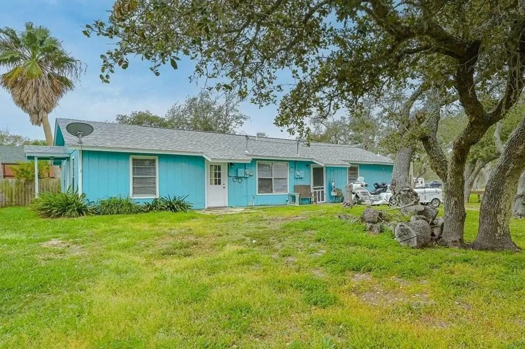 201 W 3rd St - Photo 2 of 13