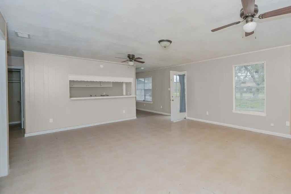 201 W 3rd St - Photo 7 of 13