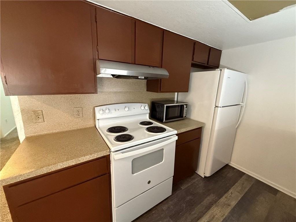 3705 Thornberry Court - Photo 5 of 10