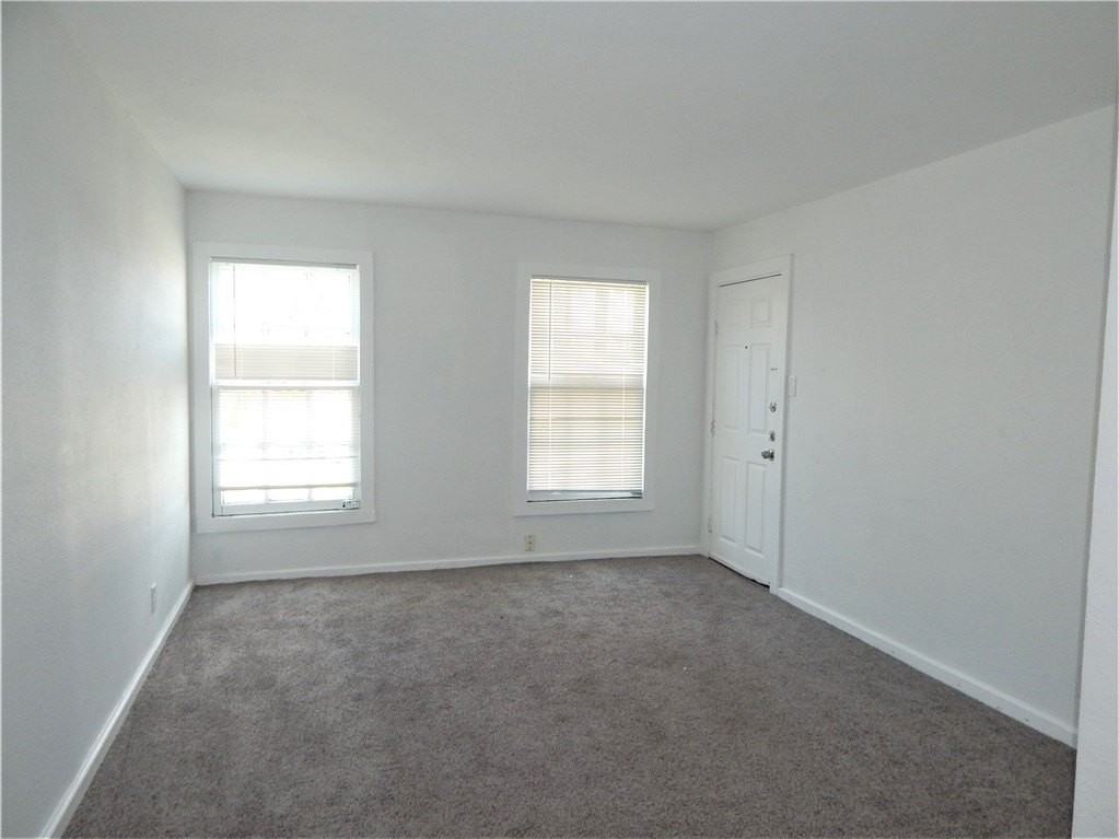 638 Glazebrook St Apt 2 #2 - Photo 2 of 10