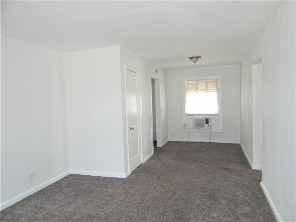 638 Glazebrook St Apt 2 #2 - Photo 3 of 10