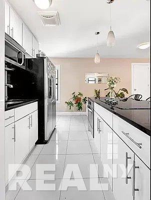 E 26th St #5A - Photo 2 of 7