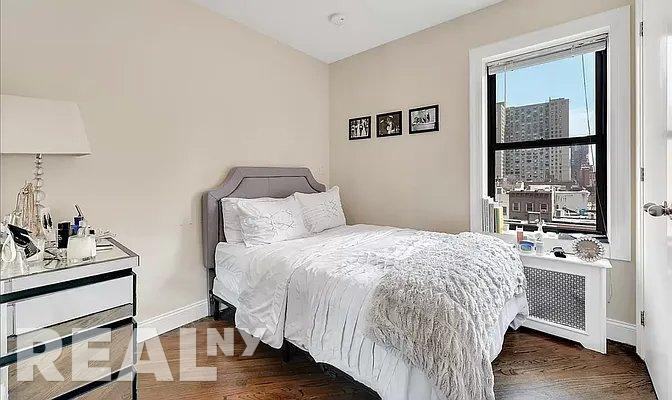 E 26th St #5A - Photo 3 of 7