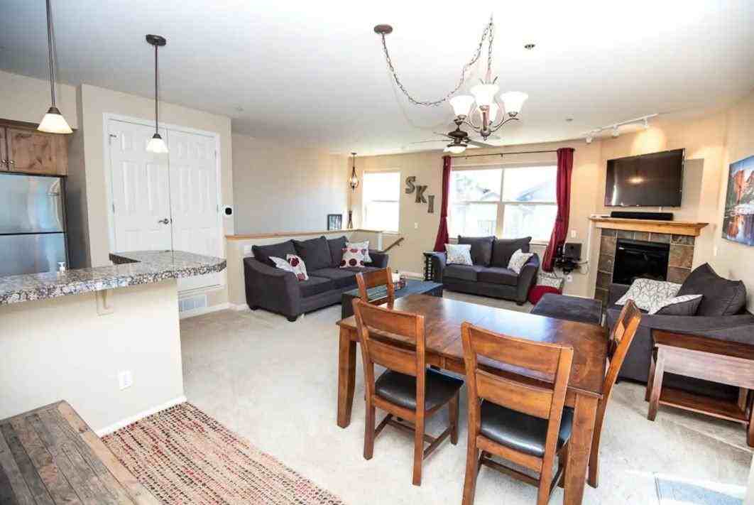 180 Spinner St - Photo 2 of 14