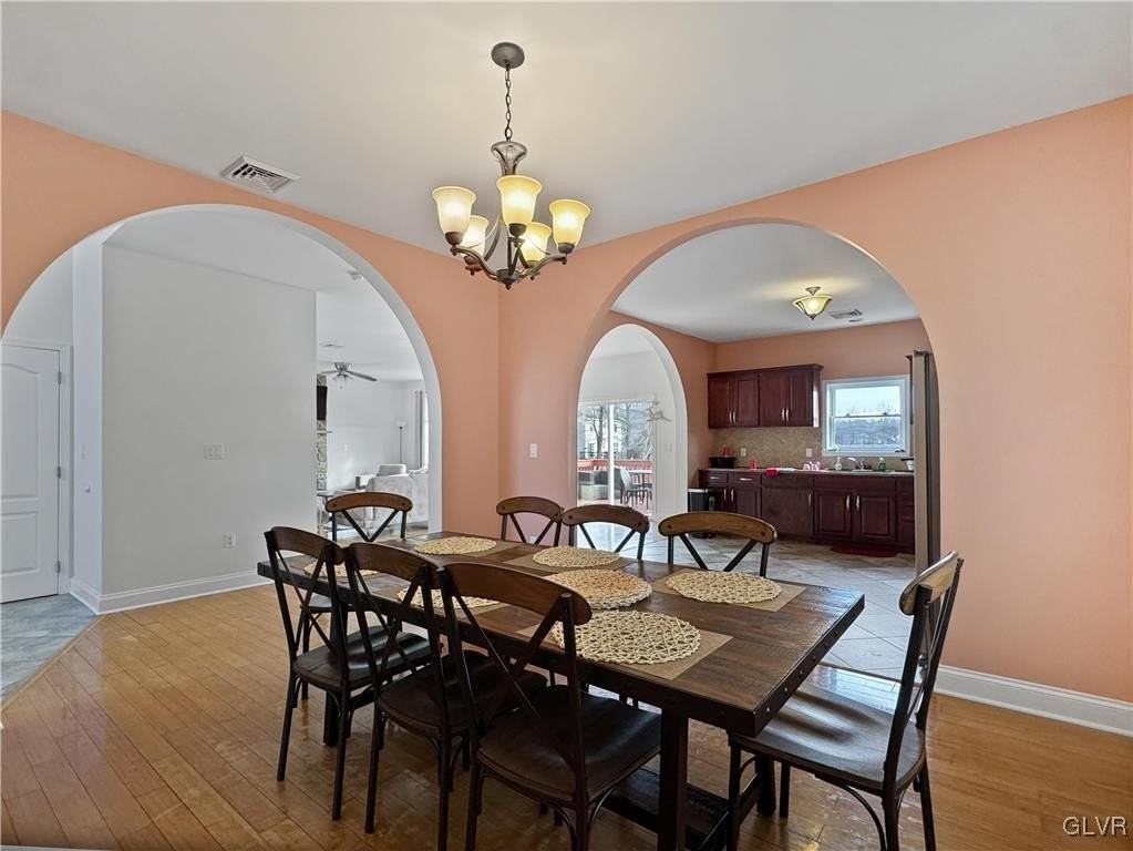 2513 Waterfront Dr - Photo 5 of 17