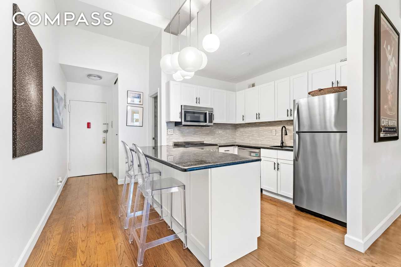 315 7th Ave #5C - Photo 3 of 6