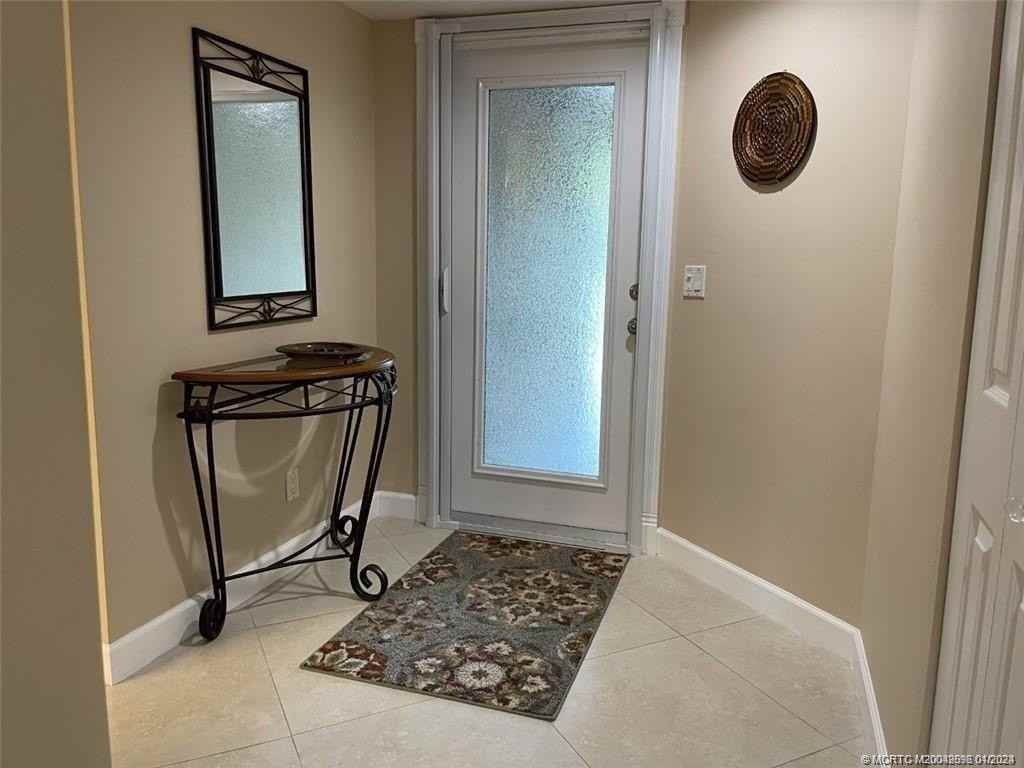 264 Ne Edgewater Dr Apt 102 #102 - Photo 4 of 16