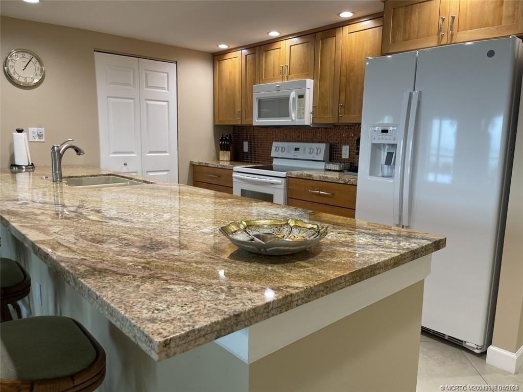 264 Ne Edgewater Dr Apt 102 #102 - Photo 5 of 16