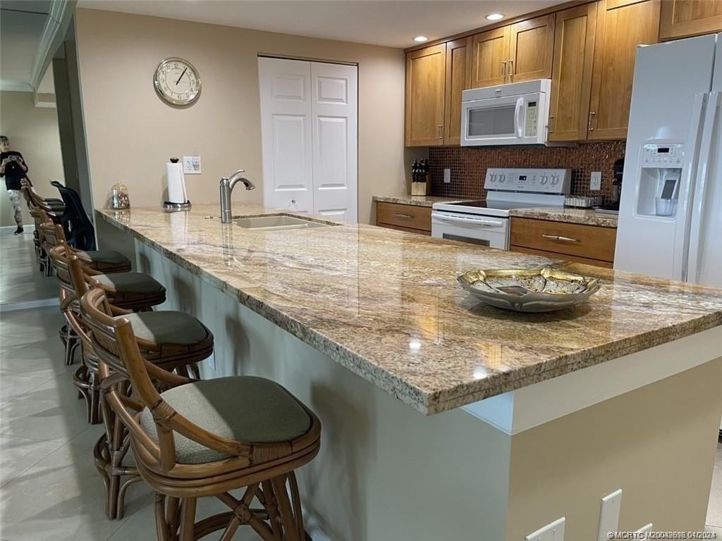 264 Ne Edgewater Dr Apt 102 #102 - Photo 6 of 16