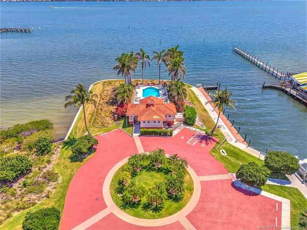 1528 Ne Outrigger Landings Dr Unit 208 #208 - Photo 3 of 50