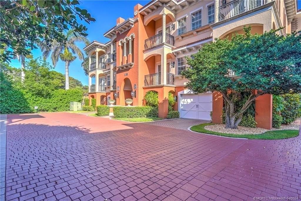 1528 Ne Outrigger Landings Dr Unit 208 #208 - Photo 5 of 50