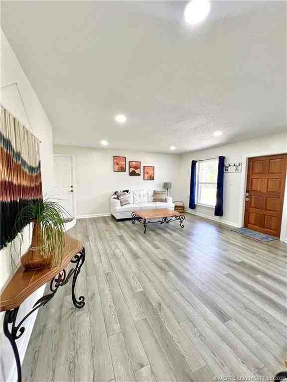 4215 Ne Carrol Ct - Photo 3 of 34