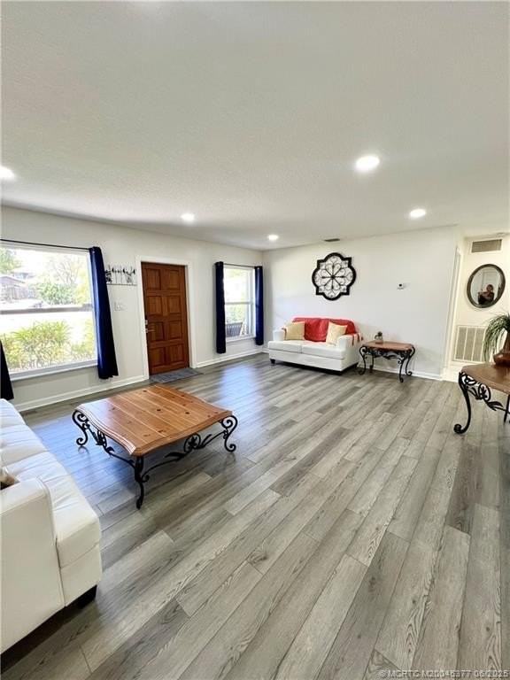 4215 Ne Carrol Ct - Photo 5 of 34