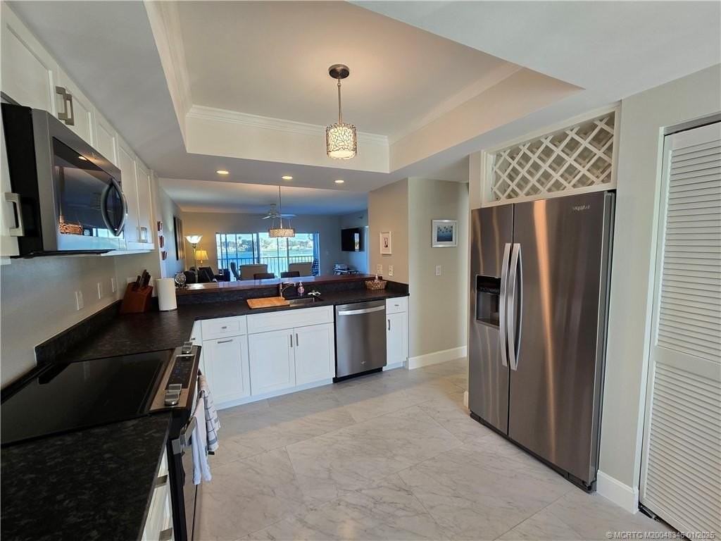 185 Ne Edgewater Dr Apt 5105 #5105 - Photo 4 of 28