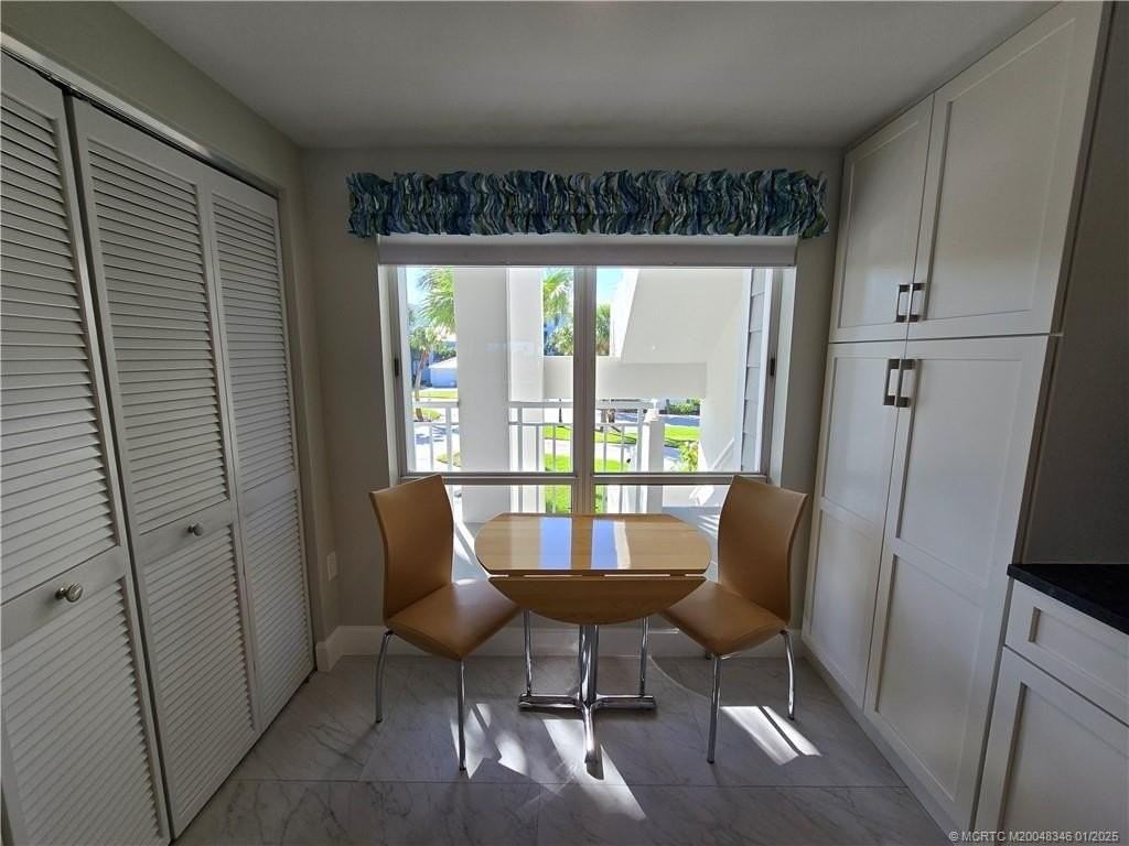 185 Ne Edgewater Dr Apt 5105 #5105 - Photo 6 of 28