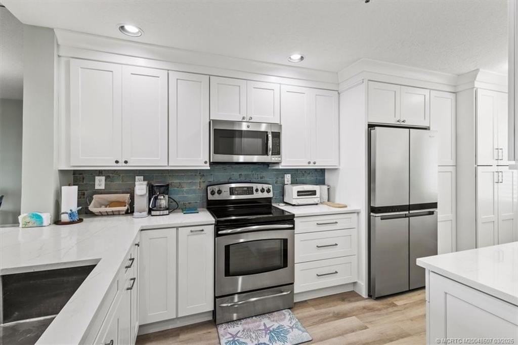 6082 Se Landing Way Apt 7 #7 - Photo 4 of 36