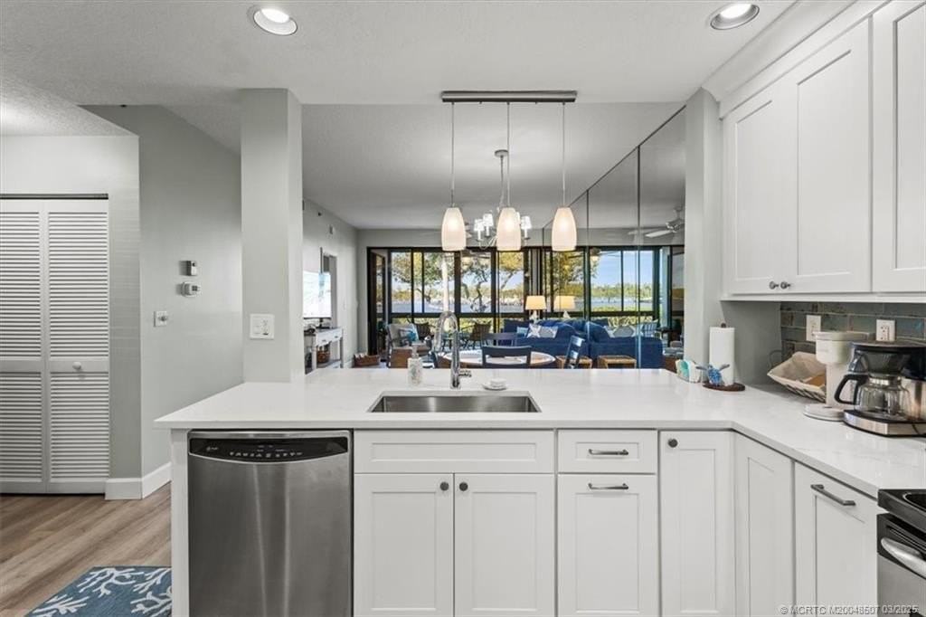 6082 Se Landing Way Apt 7 #7 - Photo 5 of 36