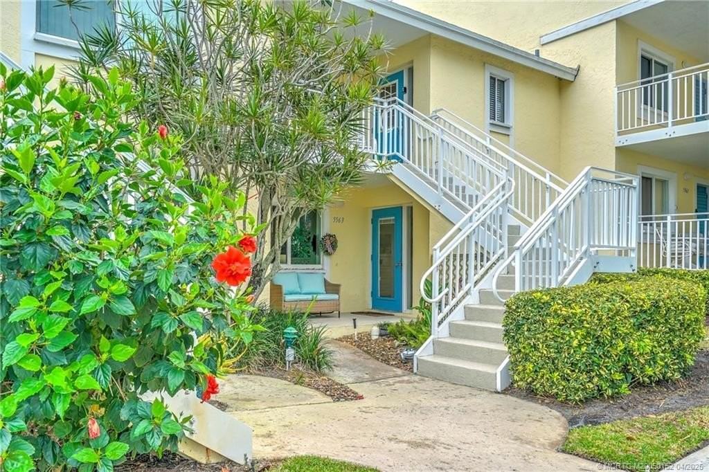 5563 Ne Gulfstream Way - Photo 2 of 30