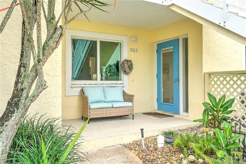 5563 Ne Gulfstream Way - Photo 4 of 30