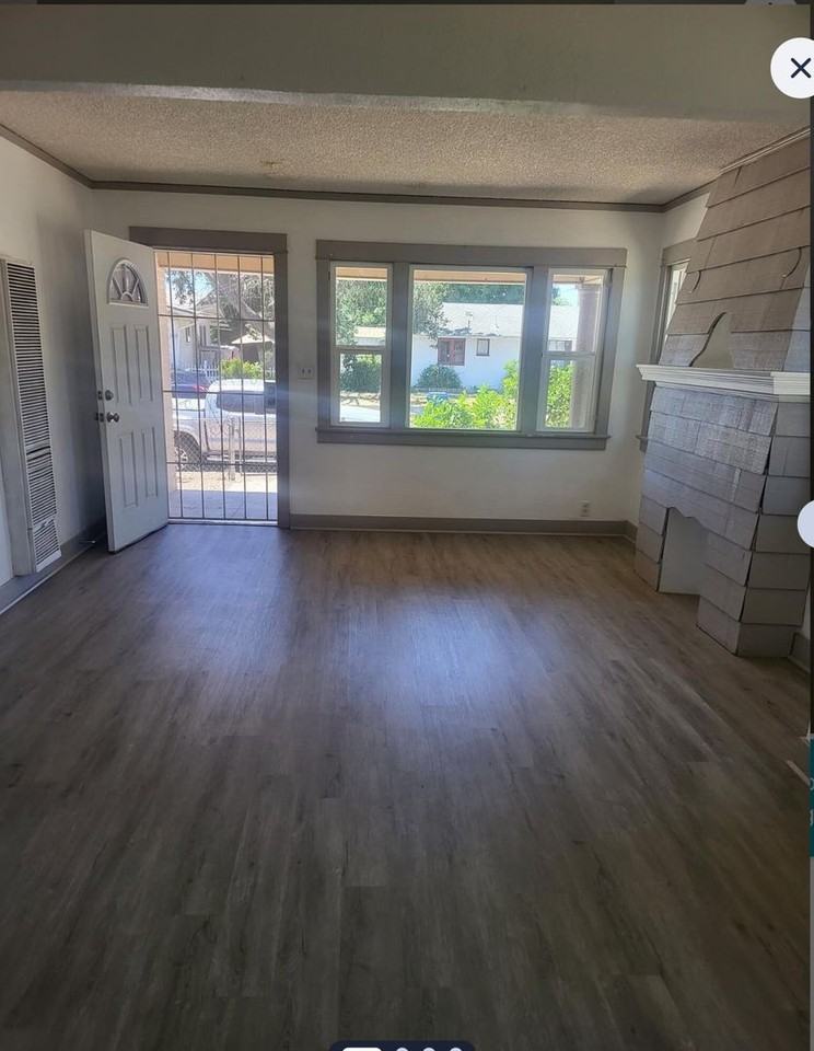 207 N 5th St - Photo 2 of 4