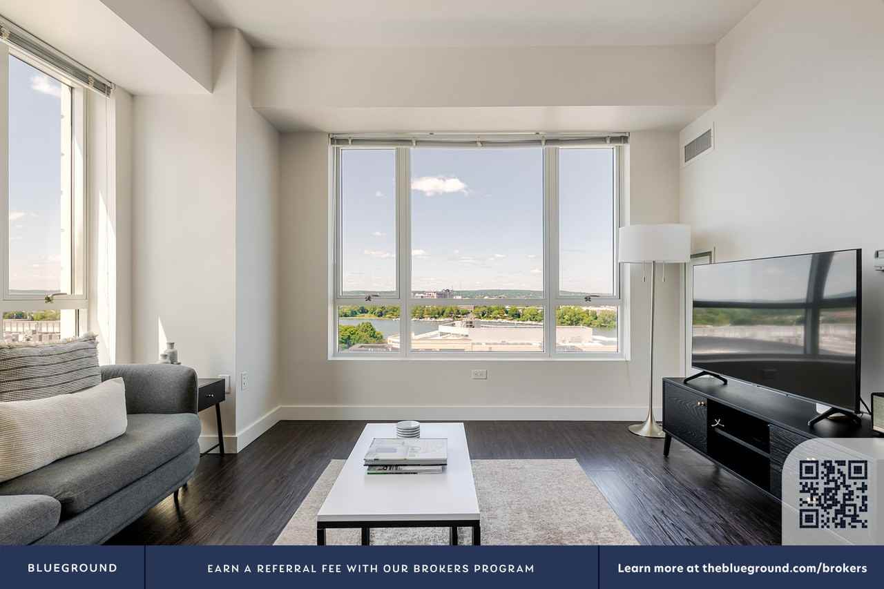 449 Canal Street - Photo 4 of 33