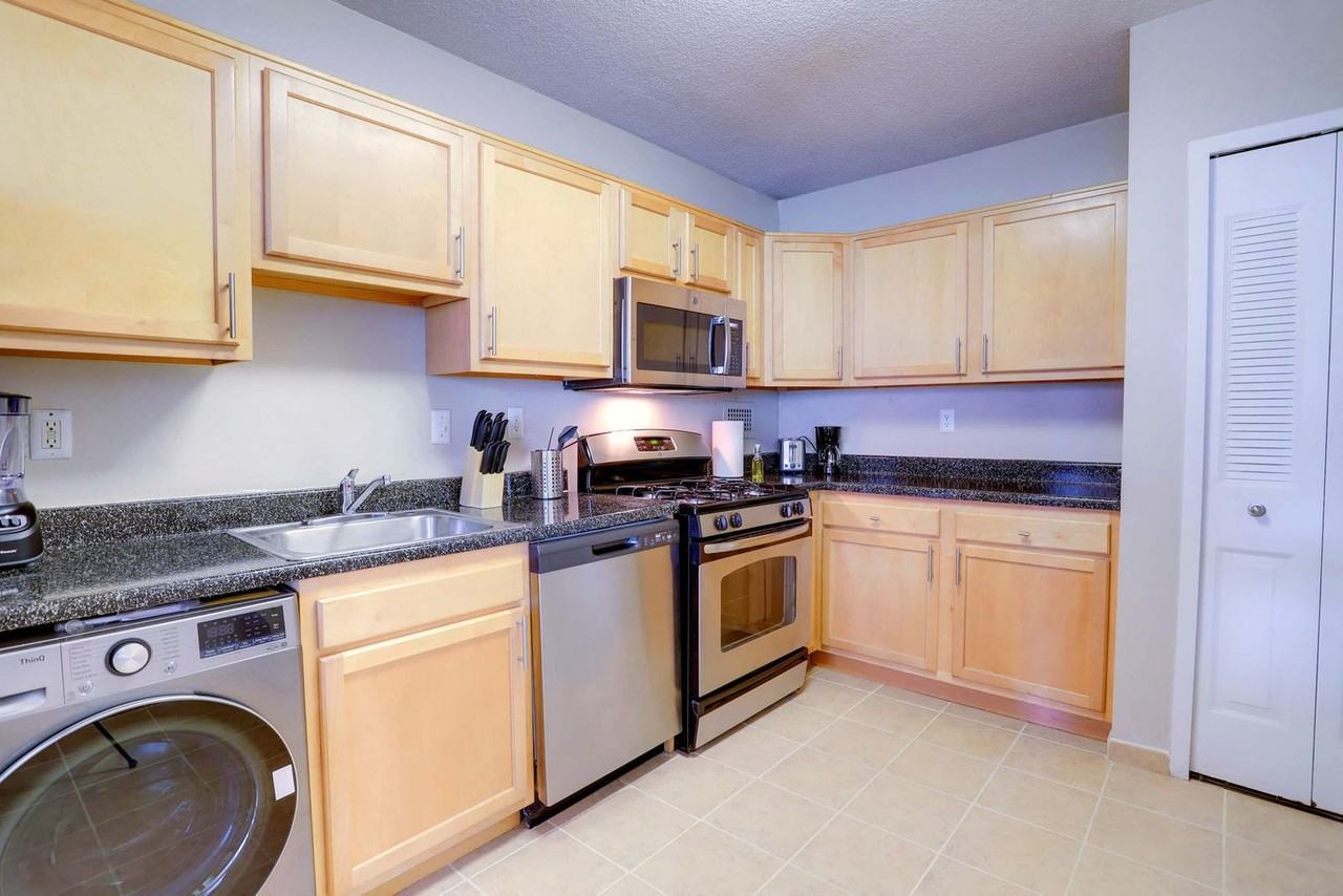 1201 S Bell St #1022402P - Photo 5 of 21