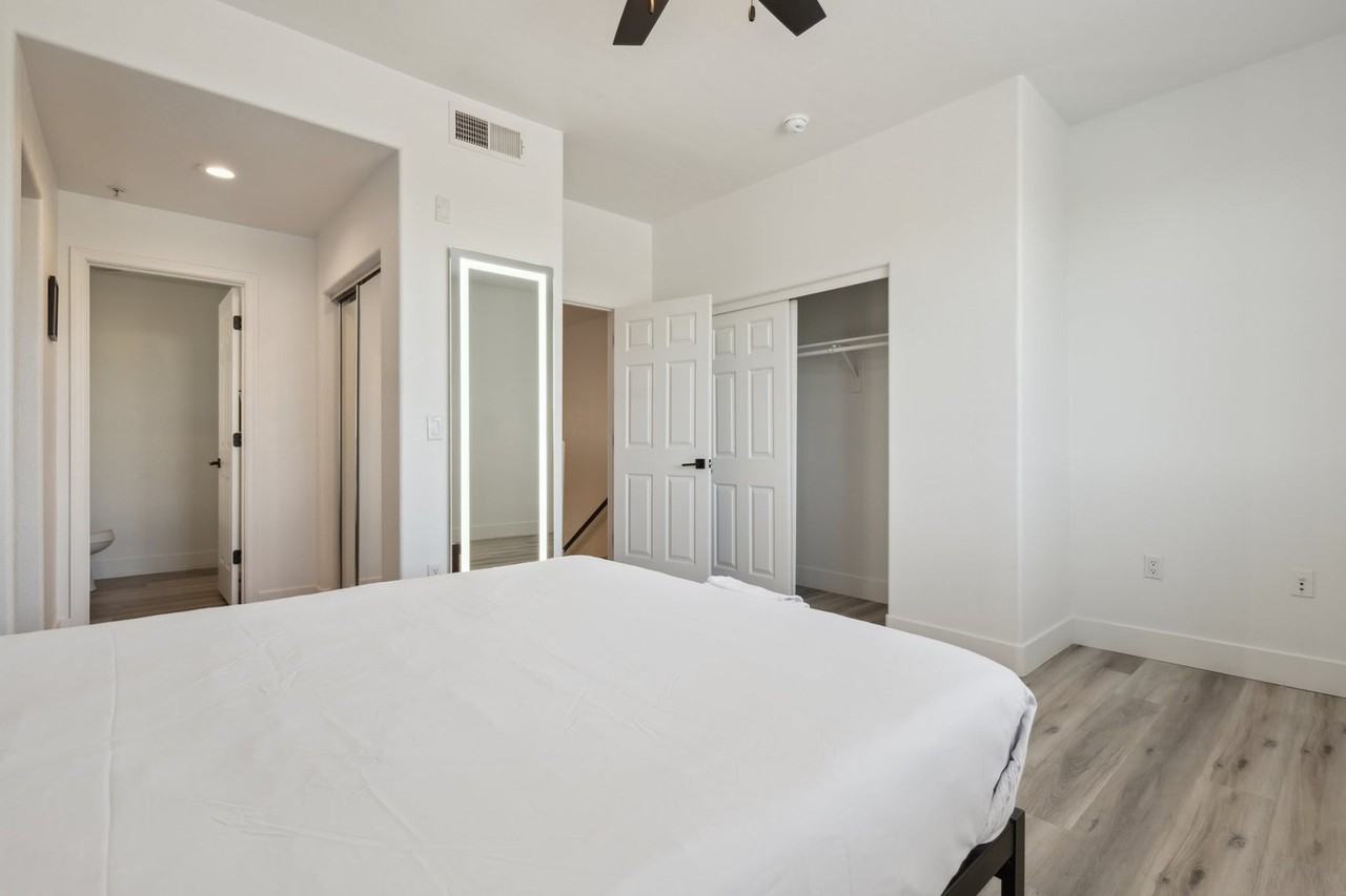 6610 North 93RD Avenue - Photo 5 of 31