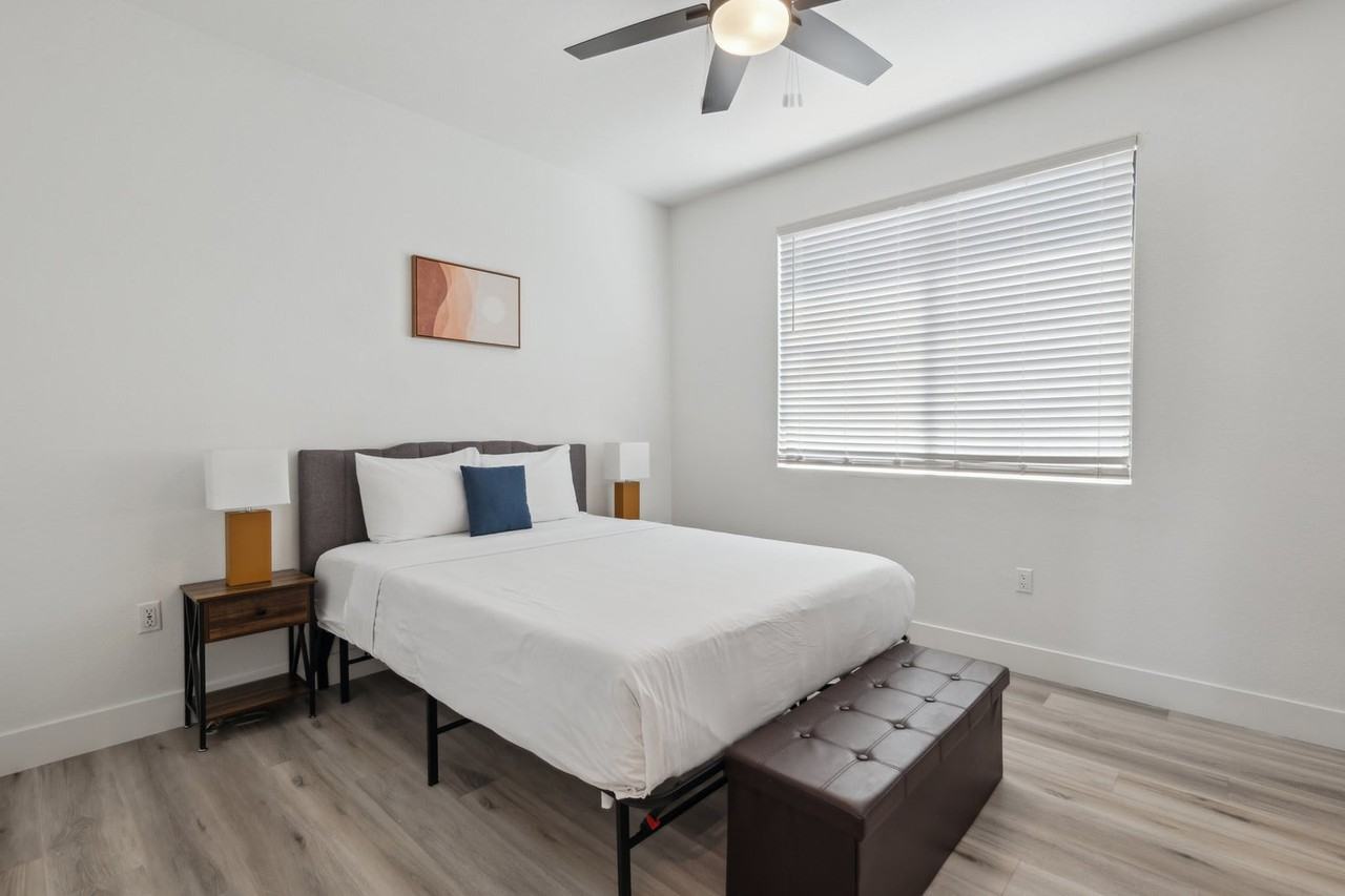 6610 North 93RD Avenue - Photo 6 of 31