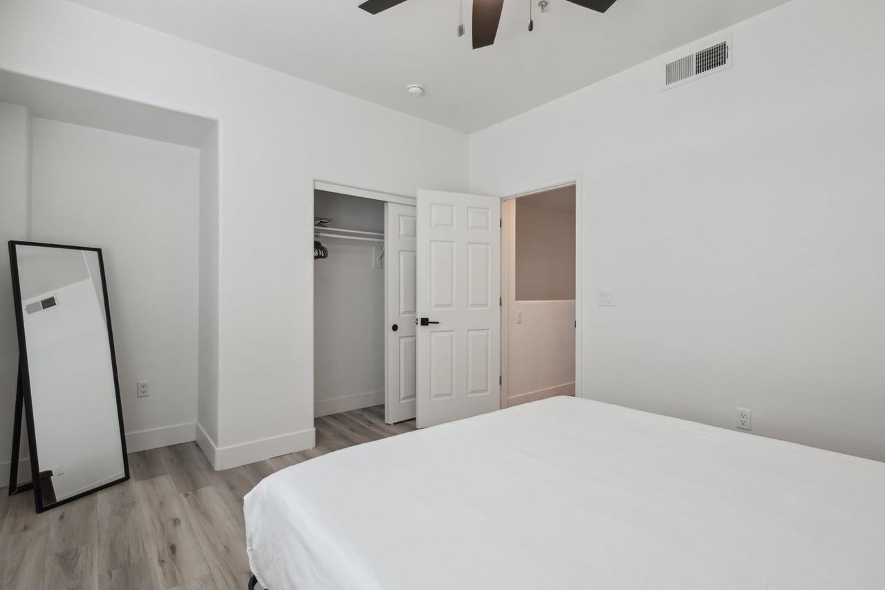 6610 North 93RD Avenue - Photo 7 of 31