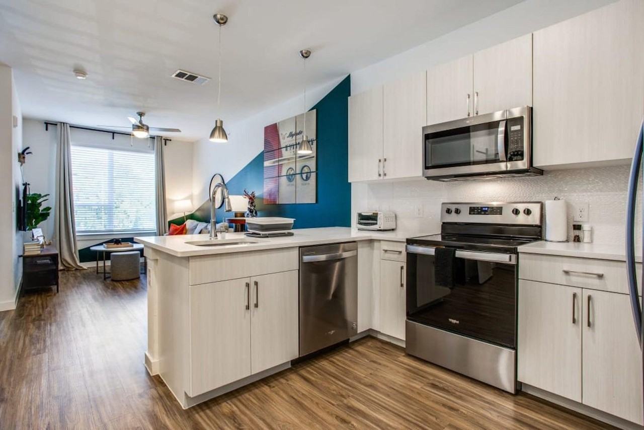 2425 E Riverside Dr #1240267P - Photo 4 of 10