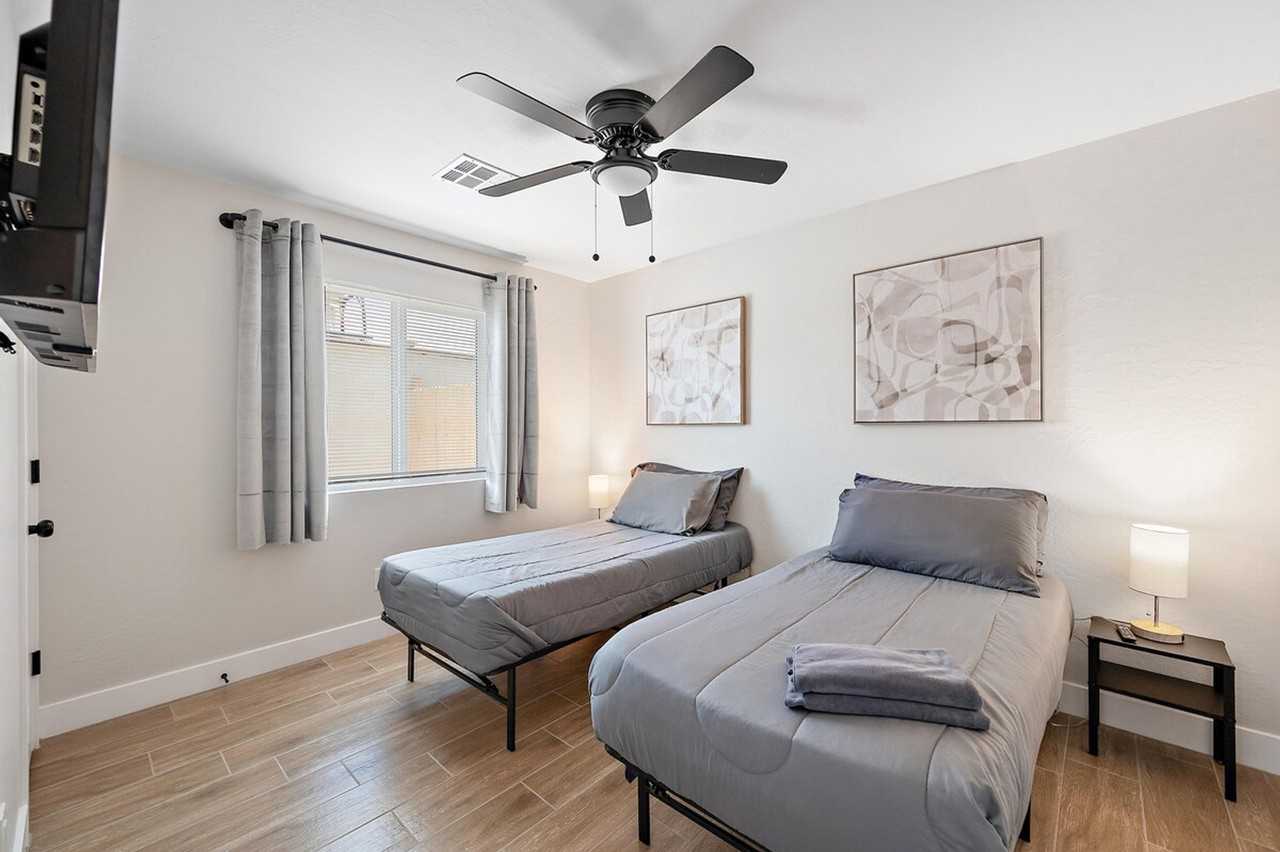 1801 E Raymond St #1244347P - Photo 3 of 27