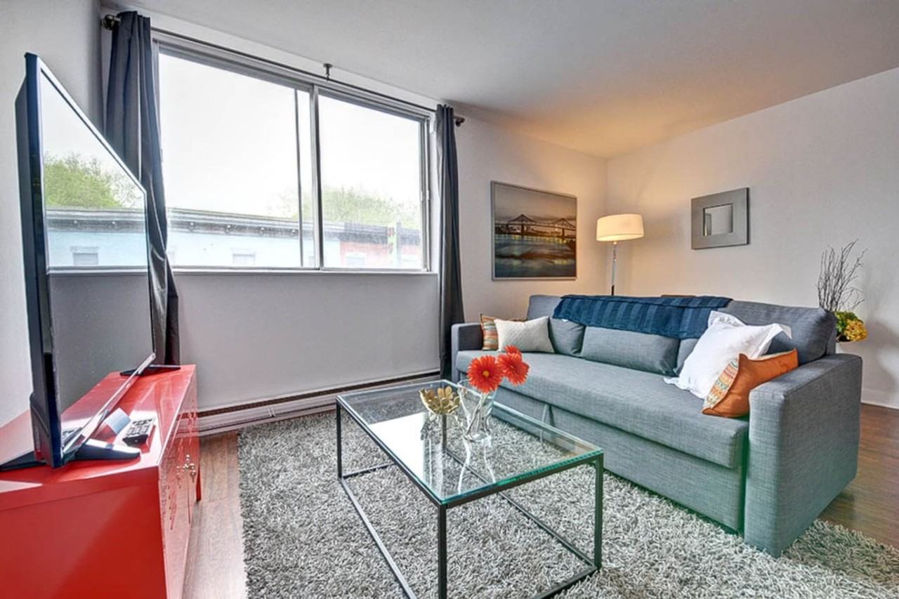 1379 Rue Ontario E #1244612P - Photo 2 of 19