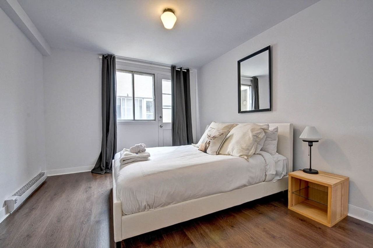 1379 Rue Ontario E #1244612P - Photo 3 of 19