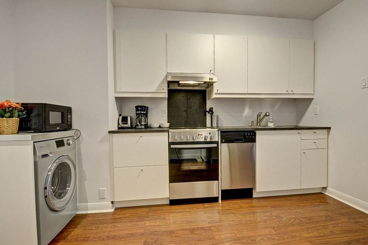 1379 Rue Ontario E #1244612P - Photo 4 of 19