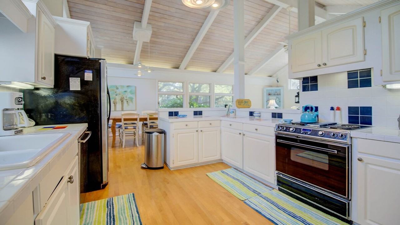 94 Whiting Ln #1253460P - Photo 6 of 39