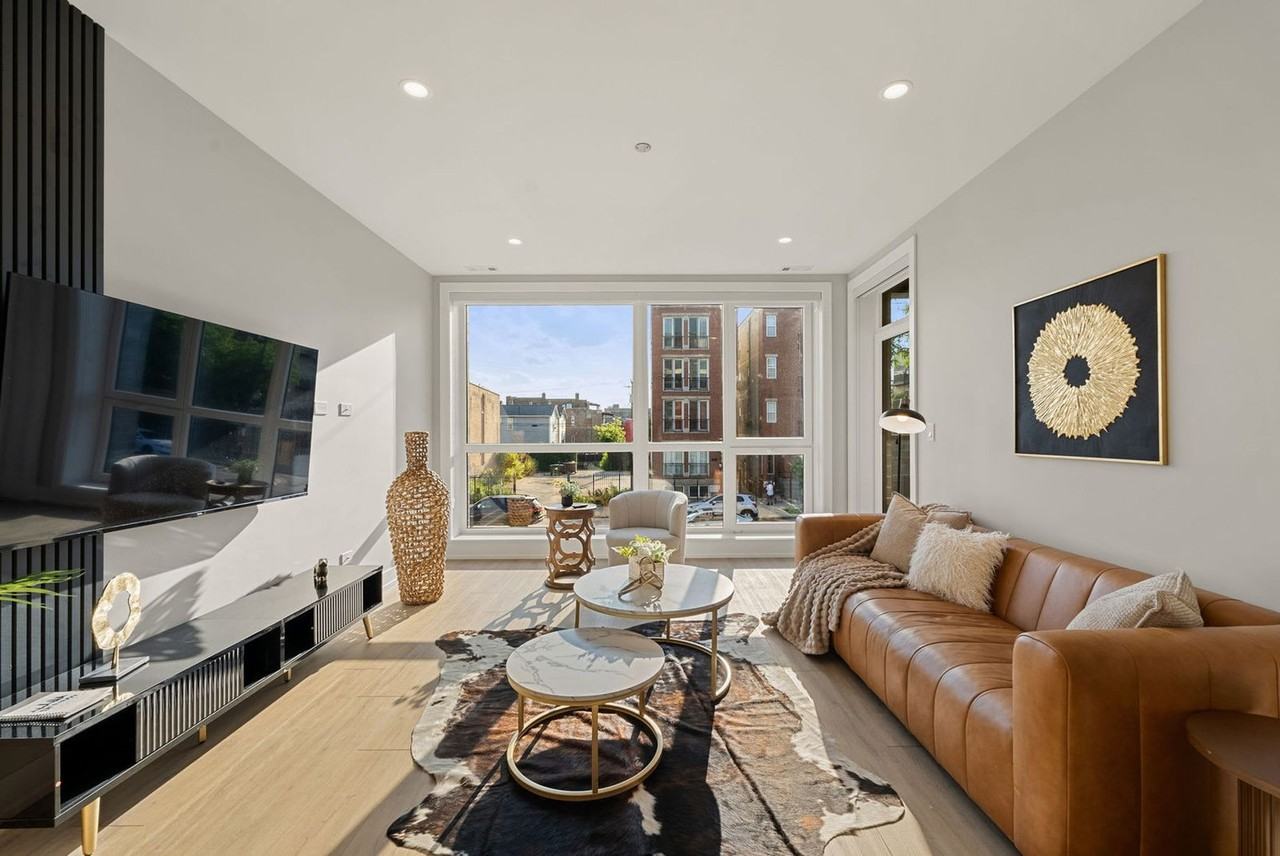 2344 W Polk St #1253778P - Photo 4 of 38