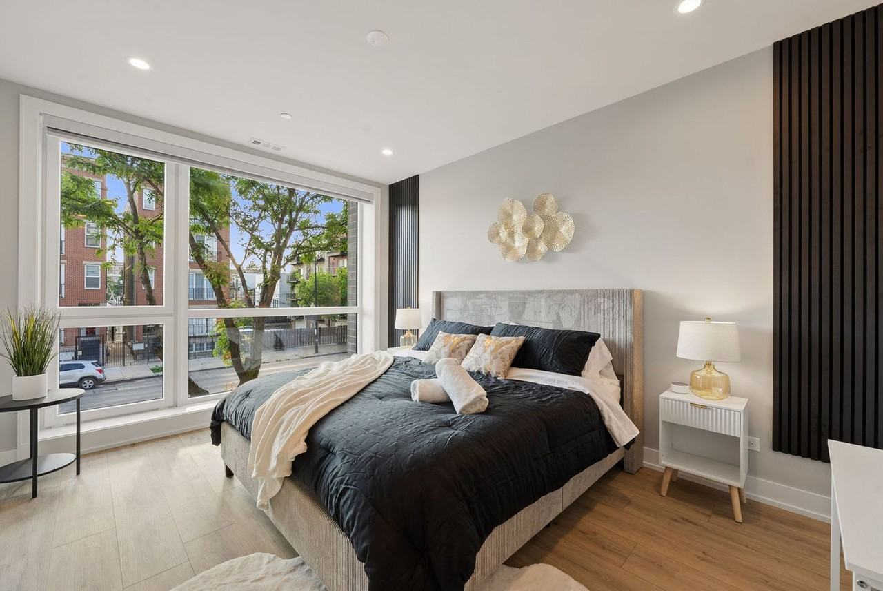 2344 W Polk St #1253778P - Photo 6 of 38