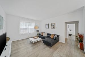 featured image of 142 N Shore Dr