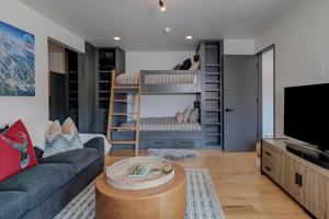 featured image of 17 Lakewood Dr