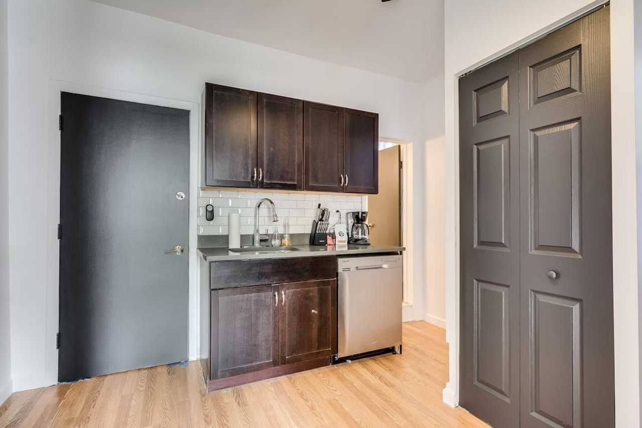 1519 W Superior St #1255750P - Photo 2 of 12