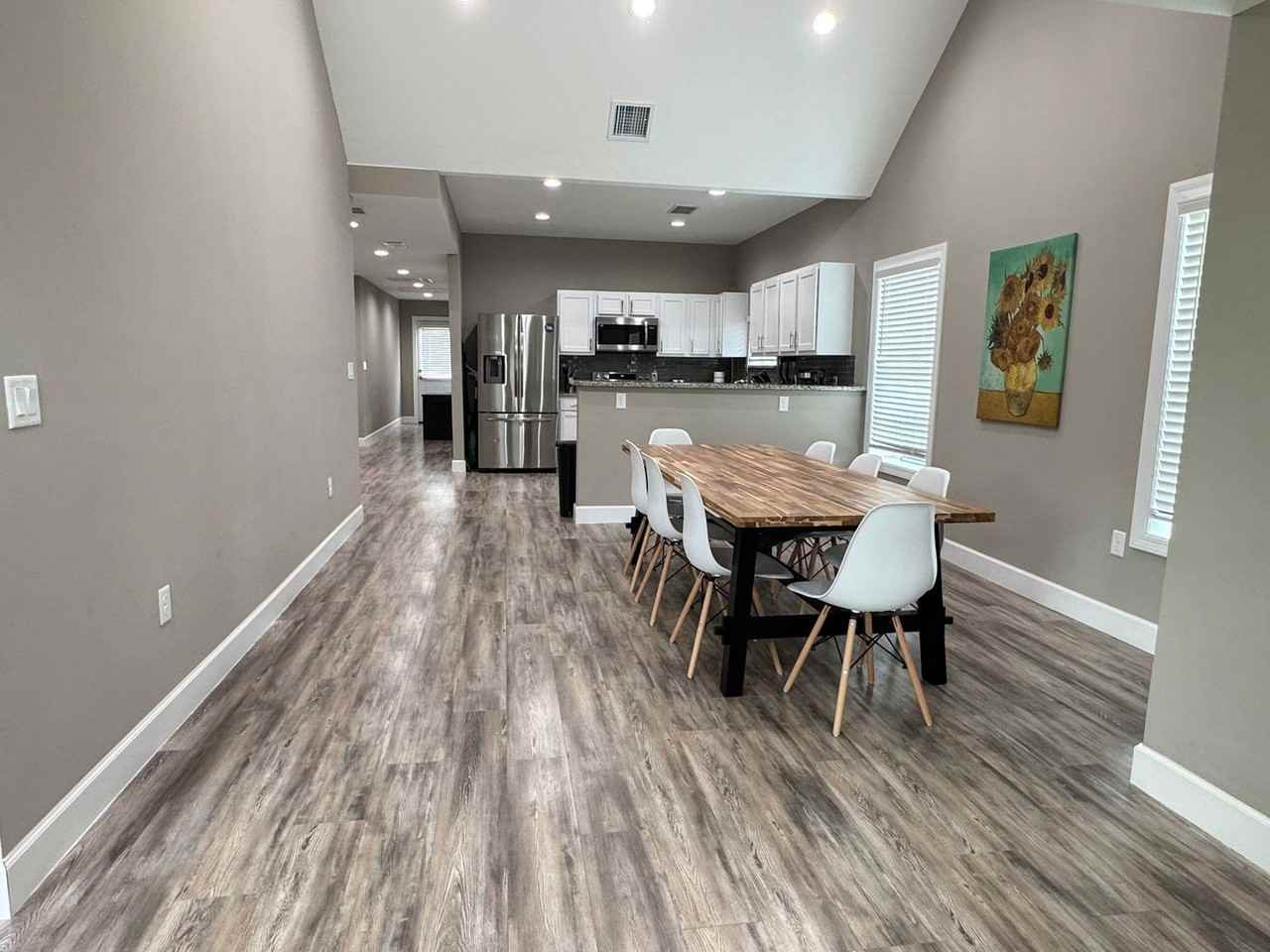 420 E Cypress St #1256812P - Photo 2 of 16