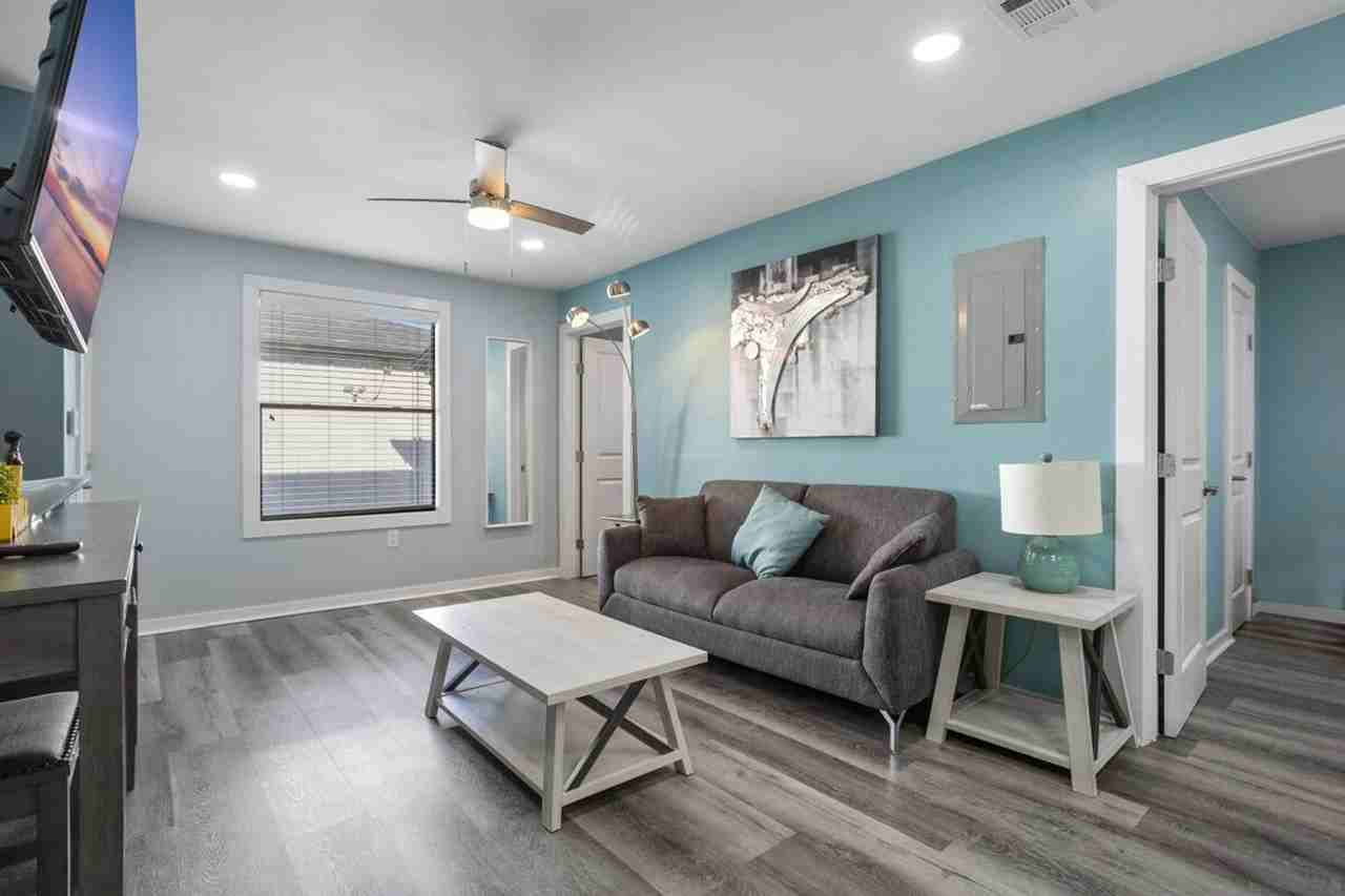 2620 Arbor Street - Photo 2 of 105