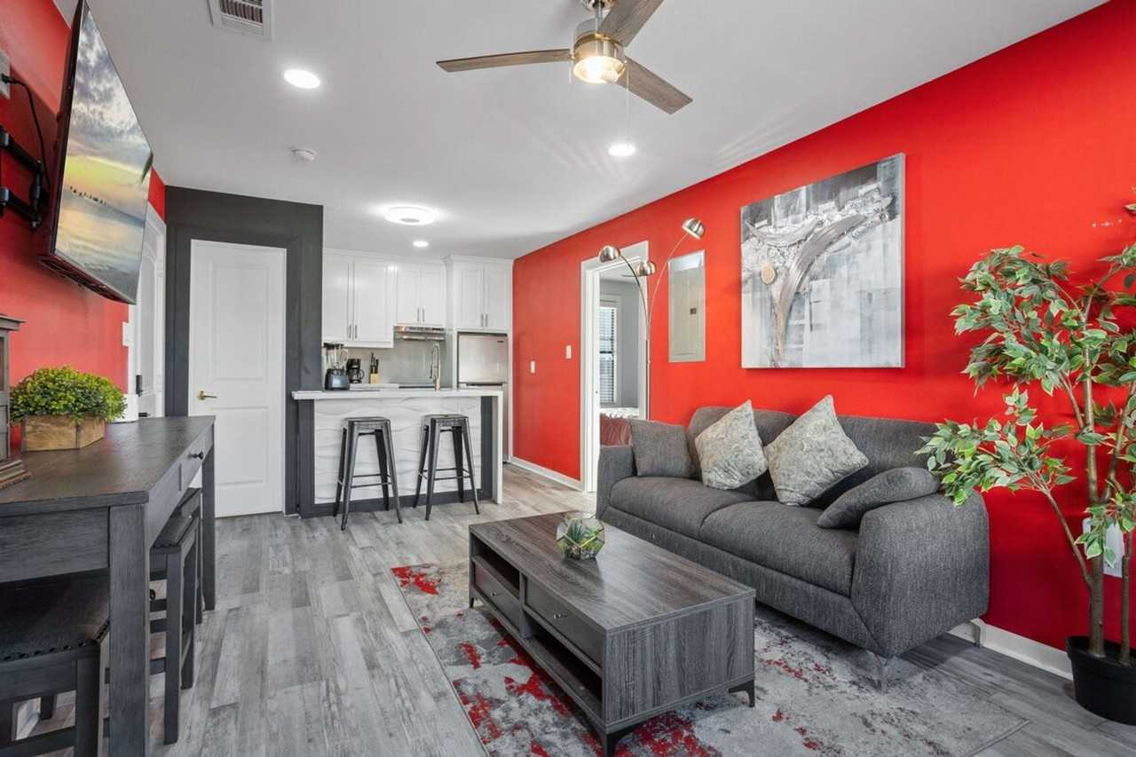 2620 Arbor Street - Photo 4 of 105