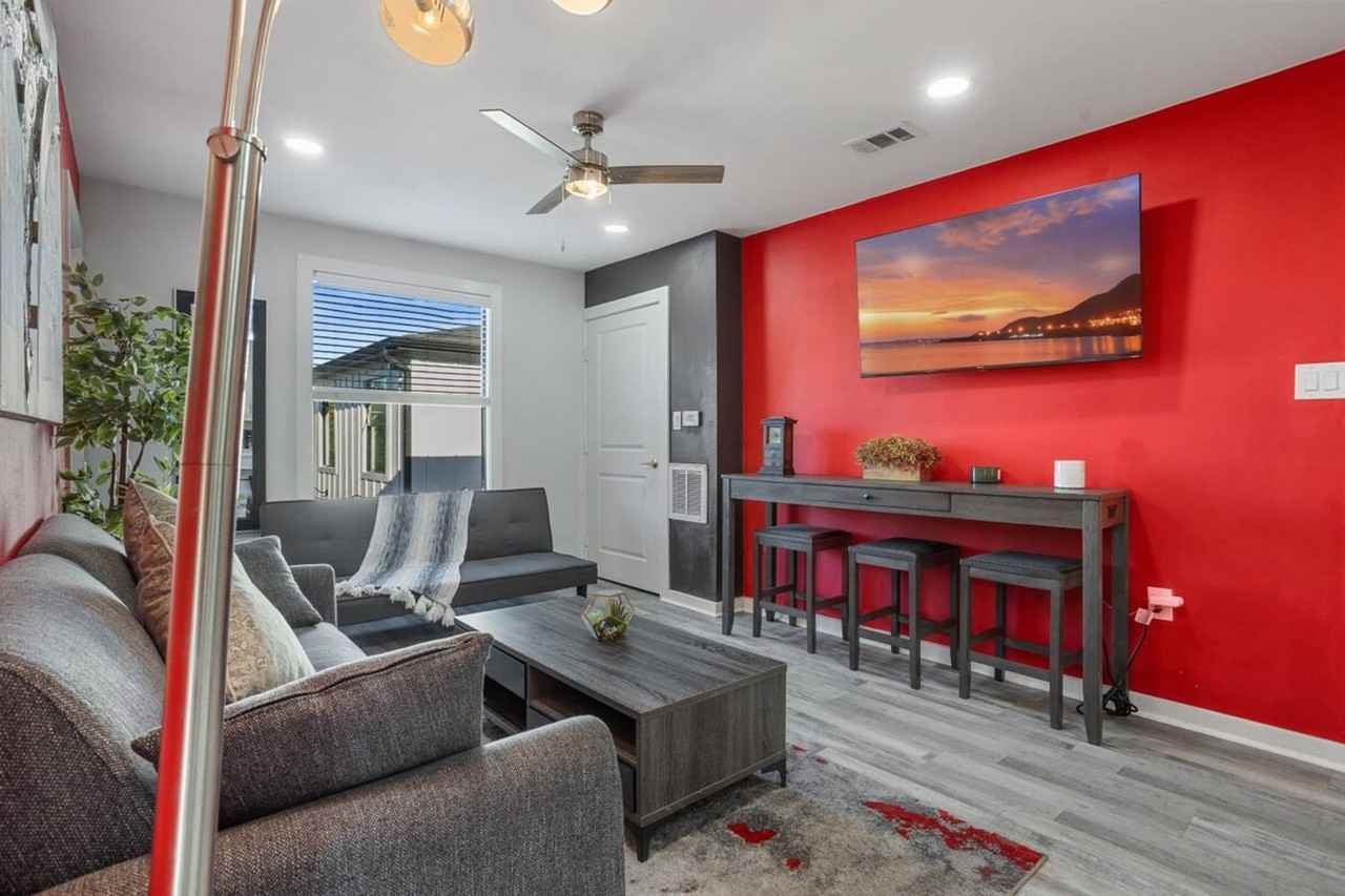 2620 Arbor Street - Photo 6 of 105