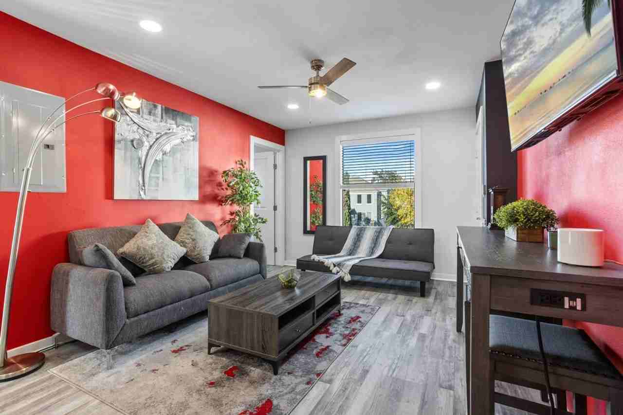 2620 Arbor Street - Photo 7 of 105