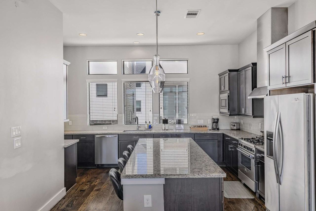 2114 Sabine St #1257735P - Photo 6 of 33