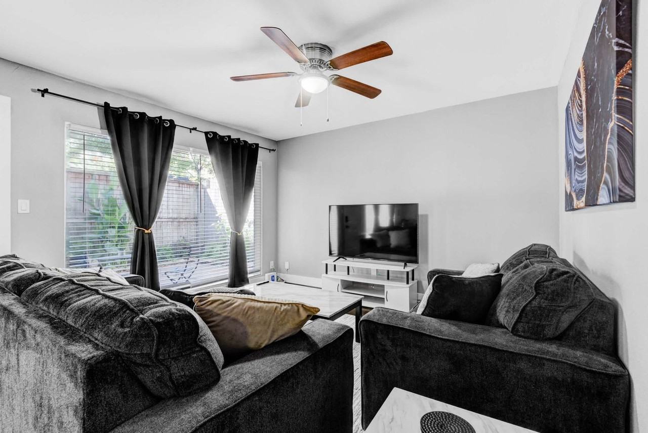 2216 Hazard Street - Photo 2 of 78